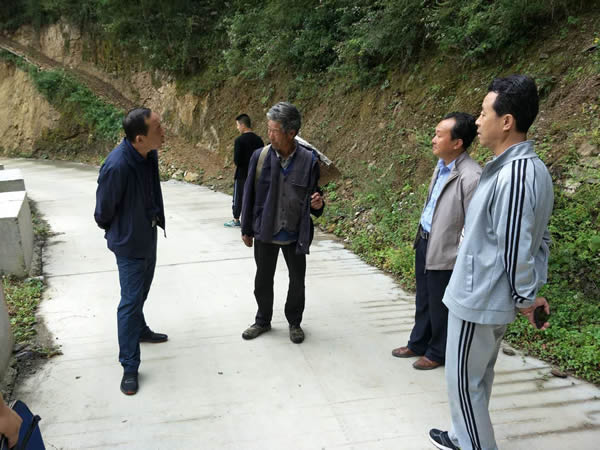 隴運集團公司黨委書記、董事長李寅祥同志深入琵琶鎮(zhèn)寧強村開展幫扶工作