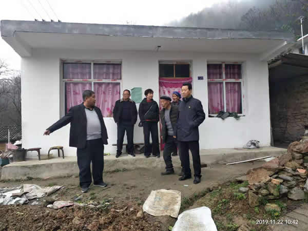 隴運(yùn)集團(tuán)公司開(kāi)展“解難題、辦實(shí)事、送溫暖”主題黨日活動(dòng)
